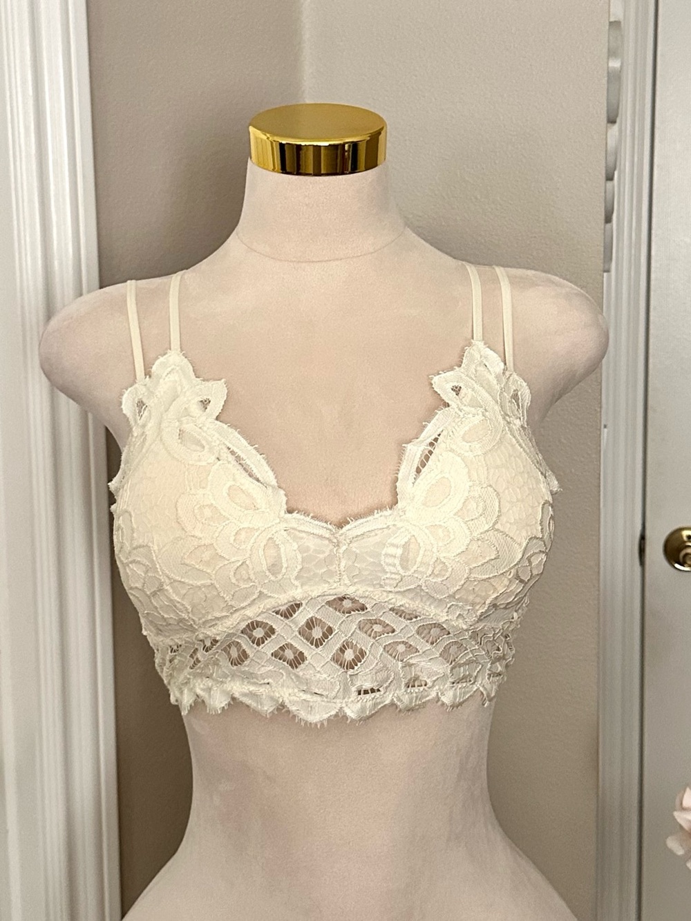 Anemone Cream Lace Bralette Crop Top Sz M